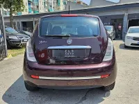 Usata Lancia Ypsilon 60 CV (44 kW) 2008 Viola Utilitaria