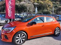 Usata Renault Clio V SE 67 CV (49 kW) 2023 Orange valencia metallizzato Berlina