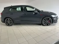 Usata VW Golf VIII GTI 245 CV (180 kW) 2024 Grigio urano Berlina