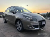 Usata Renault Scénic Luxe 110 CV (80 kW) 2011 Marrone Monovolume