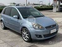 Usata Ford Fiesta Ghia 75 CV (55 kW) 2006 Blu Utilitaria