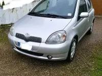 Usata Toyota Yaris 86 CV (63 kW) 2001 Grigio Utilitaria