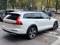 Usata Volvo V60 CC Core 197 CV (144 kW) 2024 Bianco Station wagon