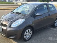 Usata Toyota Yaris 69 CV (50 kW) 2009 Grigio Utilitaria