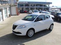Usata Lancia Ypsilon 69 CV (50 kW) 2015 Bianco Utilitaria