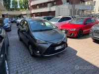 Usata Toyota Yaris Hybrid Business Edition 73 CV (53 kW) 2018 Grigio Berlina