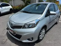 Usata Toyota Yaris Lounge 90 CV (66 kW) 2012 Grigio Utilitaria
