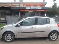 Usata Renault Clio II Luxe 75 CV (55 kW) 2006 Grigio Berlina