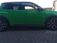 Nuova Renault 5 E-Tech Komfort 77 kW (106 CV) 2025 Verde Berlina