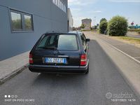 Usata Mercedes 200 122 CV (89 kW) 1991 Nero Station wagon
