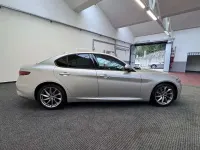 Usata Alfa Romeo Giulia 160 CV (117 kW) 2021 Argento Berlina