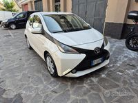 Usata Toyota Aygo Cool 69 CV (50 kW) 2015 Bianco Utilitaria