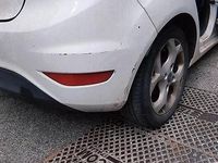 Usata Ford Fiesta 60 CV (44 kW) 2012 Bianco Utilitaria