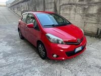 Gebraucht Toyota Yaris Lounge 69 PS (50 kW) 2014 Rot Limousine