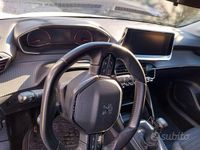 Usata Peugeot 208 Active 102 CV (75 kW) 2021 Bianco Utilitaria