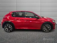 Usata Peugeot 208 GT 101 CV (74 kW) 2023 Rosso Utilitaria