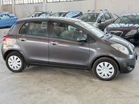 Usata Toyota Yaris 100 CV (73 kW) 2010 Grigio Berlina