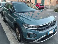 Usata VW T-Roc Life 116 CV (85 kW) 2024 Blu/azzurro SUV