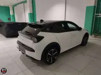 Nuova Lancia Ypsilon 110 CV (80 kW) 2026 Bianco quarzo tetto nero Utilitaria