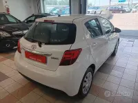 Usata Toyota Yaris Active 69 CV (50 kW) 2015 Bianco Utilitaria