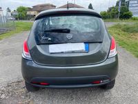 Usata Lancia Ypsilon 85 CV (62 kW) 2015 Grigio Utilitaria