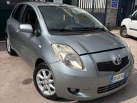 Usata Toyota Yaris Sol 69 CV (50 kW) 2006 Grigio Berlina