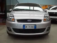 Usata Ford Fiesta Titanium 68 CV (50 kW) 2007 Argento Utilitaria