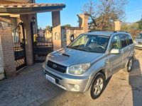 Usata Toyota RAV4 115 CV (84 kW) 2005 Argento Station wagon