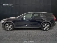Usata Volvo V60 CC Ultimate 197 CV (144 kW) 2024 Nero metallizzato Station wagon