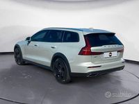 Usata Volvo V60 CC Pro 190 CV (139 kW) 2019 Argento Station wagon