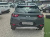 Begagnad Kia Stonic Style 82 HK (60 kW) 2022 Grå SUV