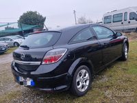 Usata Opel Astra Edition 110 CV (80 kW) 2010 Nero Berlina