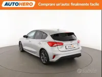 Usata Ford Focus 125 CV (91 kW) 2021 Grigio Berlina