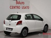 Usata Toyota Yaris Sol 69 CV (50 kW) 2010 Bianco Berlina