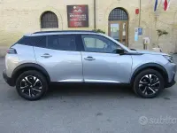 Usata Peugeot 2008 Allure 100 CV (73 kW) 2023 Grigio SUV