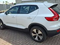 Usata Volvo XC40 Momentum 129 CV (94 kW) 2021 Pearl white SUV