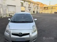 Usata Toyota Yaris 100 CV (73 kW) 2009 Grigio Utilitaria