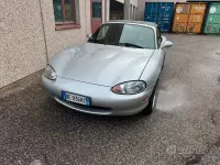 Usata Mazda MX5 110 CV (80 kW) 1999 Grigio Cabrio