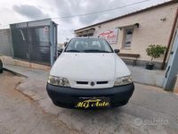 Usata Fiat Strada 62 CV (45 kW) 2004 Bianco Pick-up