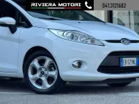 Usata Ford Fiesta Titanium 97 CV (71 kW) 2010 Bianco Berlina