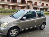 Usata Toyota Yaris 68 CV (50 kW) 2003 Grigio Utilitaria