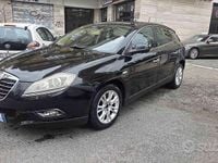 Begagnad Lancia Delta 165 HK (121 kW) 2010 Svart Halvkombi