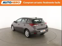 Usata Toyota Auris Hybrid Active 99 CV (72 kW) 2018 Grigio Berlina