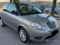 Usata Lancia Ypsilon 75 CV (55 kW) 2012 Giallo Utilitaria