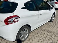 Gebraucht Peugeot 208 82 PS (60 kW) 2013 Weiß Kleinwagen