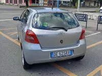 Usata Toyota Yaris Sol 69 CV (50 kW) 2006 Grigio Berlina