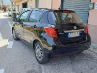 Usata Toyota Yaris Active 90 CV (66 kW) 2016 Nero Berlina