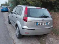 Usata Ford Fiesta Ghia 80 CV (58 kW) 2002 Grigio Utilitaria