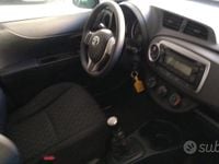 Usata Toyota Yaris Active 90 CV (66 kW) 2013 Bianco Utilitaria