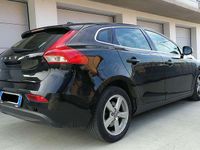 Usata Volvo V40 Momentum 114 CV (83 kW) 2012 Nero Berlina